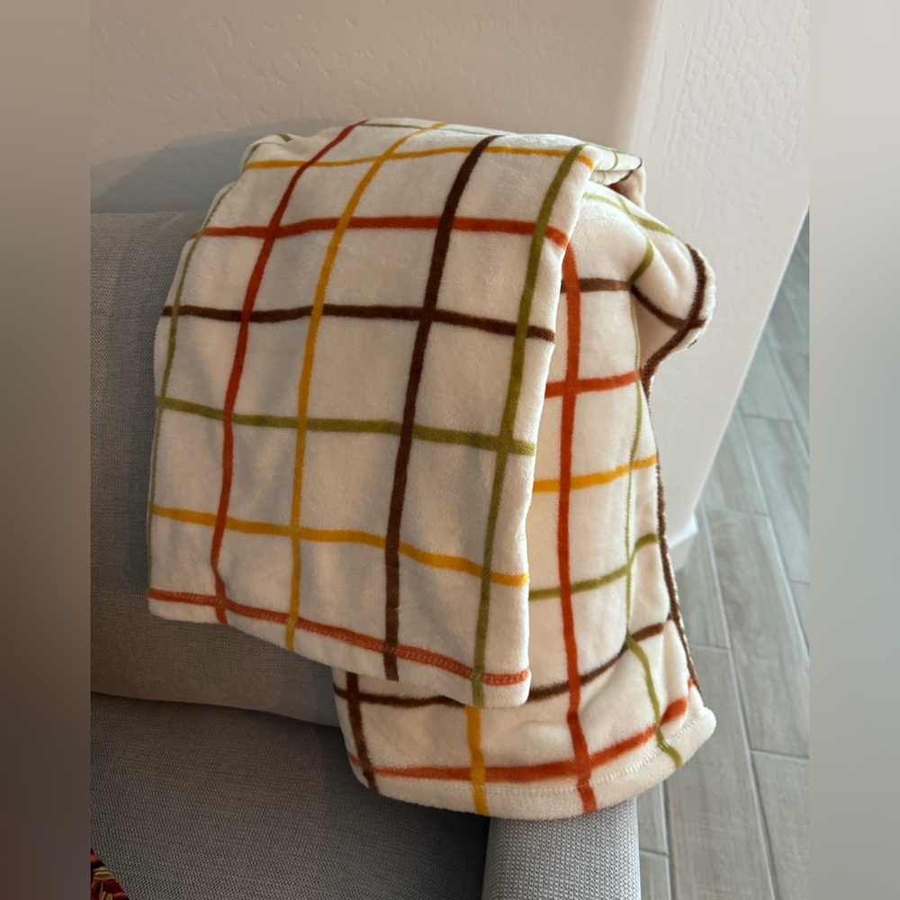 Spritz | Multicolor Plaid Throw Blanket | Perfect Condition